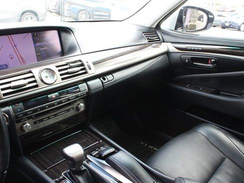 Used 2013 Lexus LS 460 w/ Comfort Pkg image 14