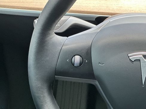 Used 2025 Tesla Model Y Long Range RWD image 20