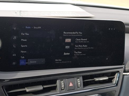 Certified 2024 Lexus ES 300h w/ Accessory Package (Z1) image 21