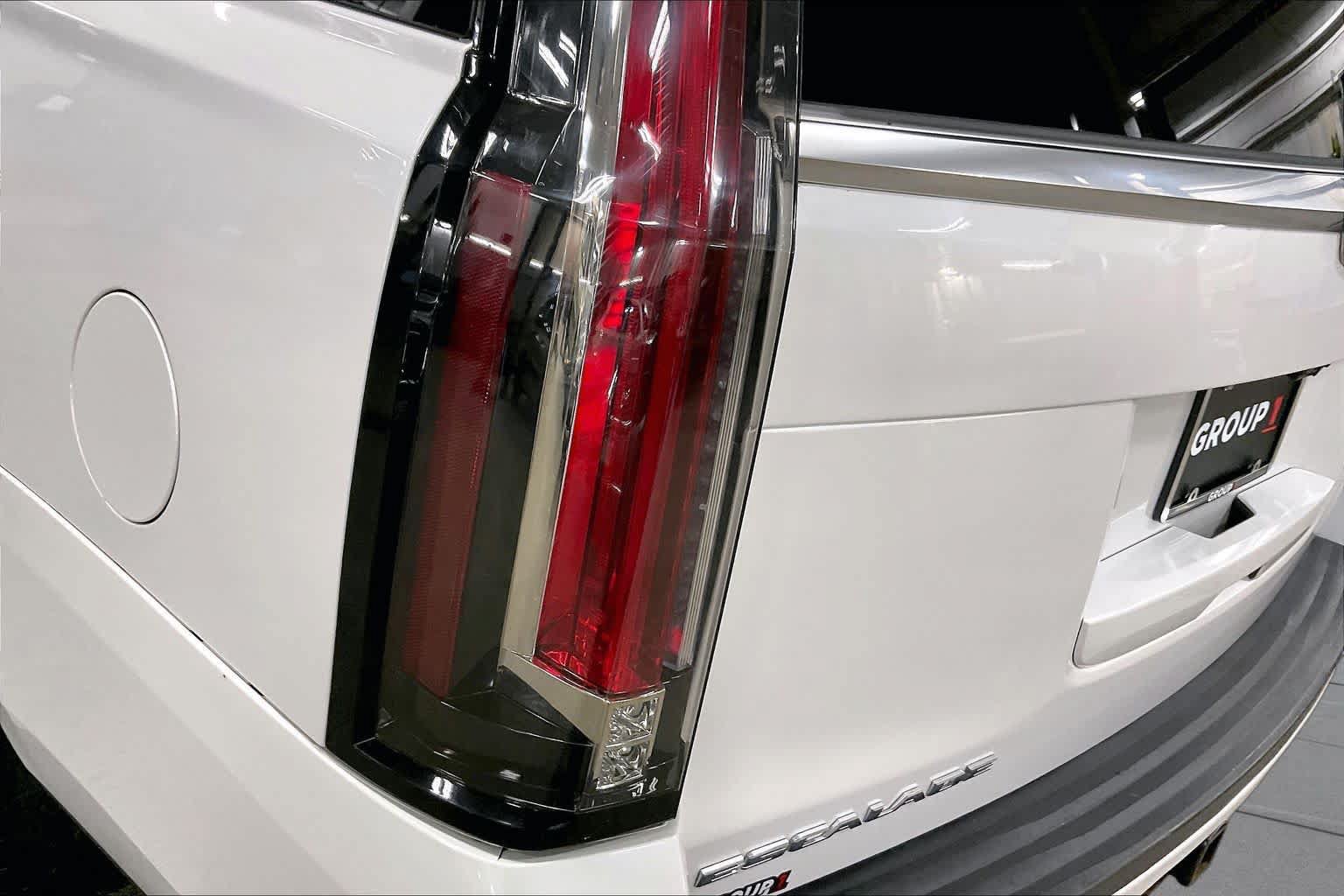 Used 2019 Cadillac Escalade ESV Luxury AWD/4WD image 29