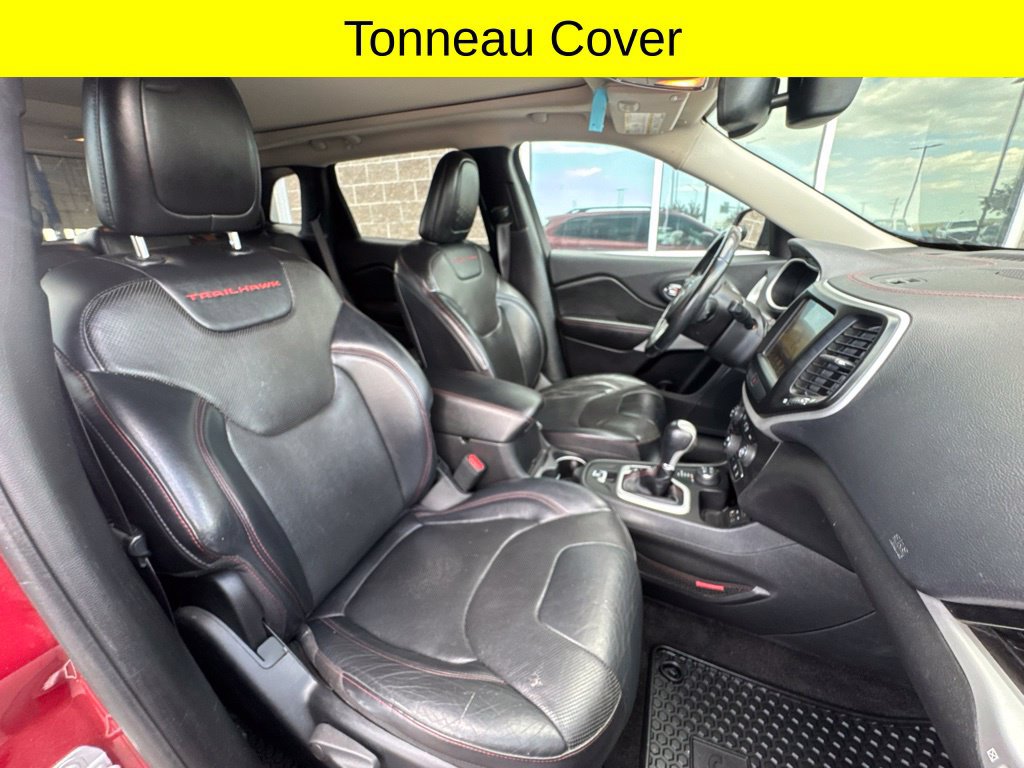 Used 2017 Jeep Cherokee Trailhawk AWD/4WD image 38