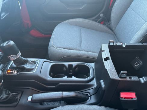 Used 2024 Jeep Wrangler Sport S image 32