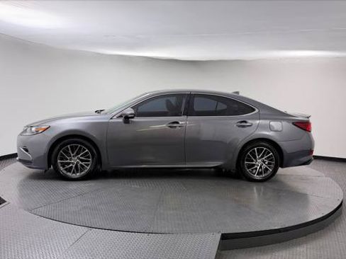 Used 2018 Lexus ES 350 w/ Luxury Package w/Wood Trim FWD image 3