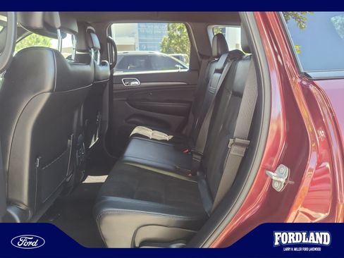 Used 2018 Jeep Grand Cherokee Altitude AWD/4WD image 17