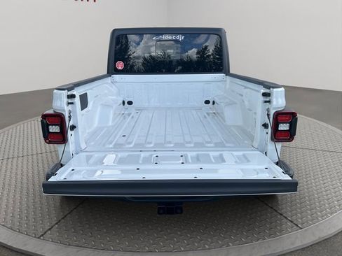 New 2025 Jeep Gladiator Willys image 22