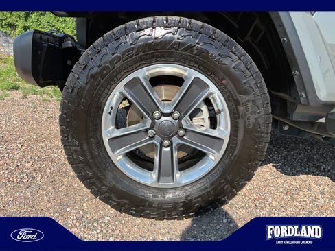 Used 2020 Jeep Wrangler Unlimited Sahara AWD/4WD image 26