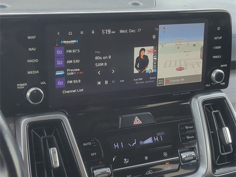 Used 2023 Kia Sorento S w/ Panoramic Sunroof Package image 17