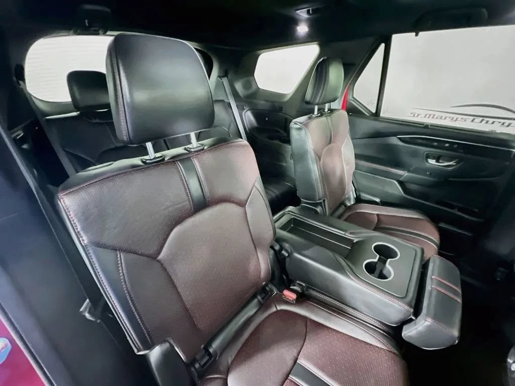 Used 2025 Honda Pilot Black Edition image 30