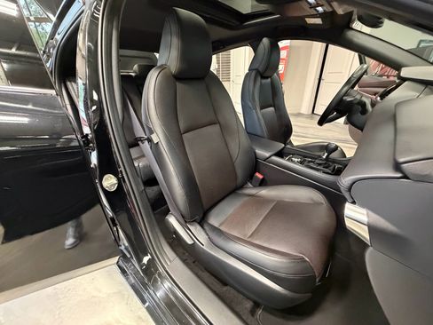 Used 2024 MAZDA MAZDA3 s FWD image 4