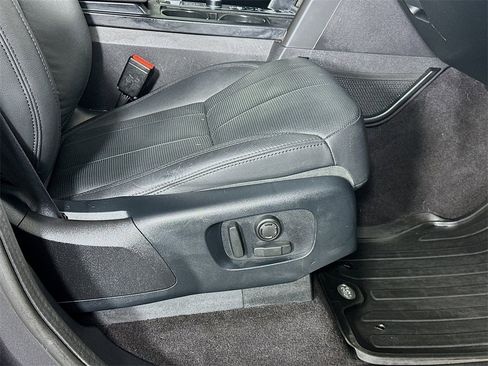 Used 2020 Land Rover Discovery Landmark image 23