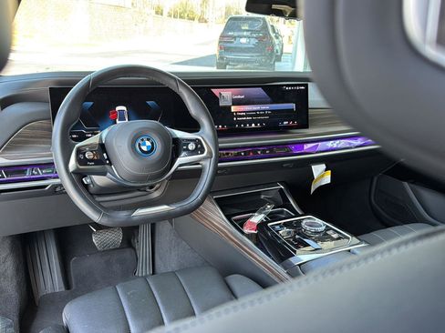 Certified 2024 BMW i7 xDrive60 w/ Executive Package AWD/4WD image 17