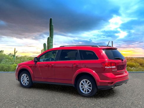Used 2017 Dodge Journey SXT w/ Comfort/Convenience Group FWD image 4