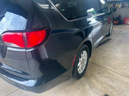 Used 2017 Chrysler Pacifica LX FWD image 7