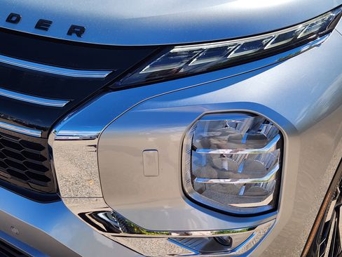 New 2025 Mitsubishi Outlander SE image 5