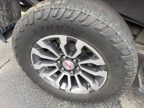 Used 2019 GMC Sierra 1500 AT4 w/ Off Road Performance Package image 16