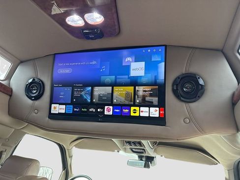 Used 2019 Chevrolet Express 2500 w/ Enhanced Convenience Package image 28