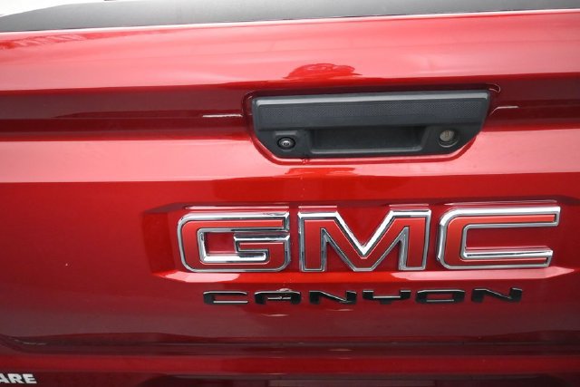 Used 2025 GMC Canyon AT4 w/ Technology Plus Package AWD/4WD image 20