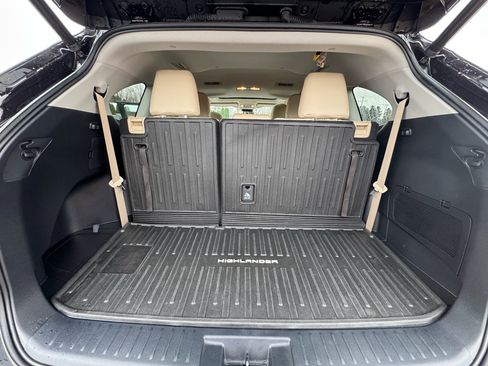 Used 2022 Toyota Highlander XLE image 32