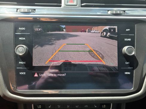 Used 2021 Volkswagen Tiguan SE R-Line image 21