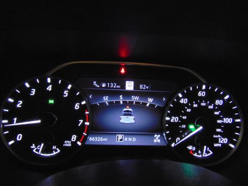 Used 2021 Nissan Titan SV w/ SV Convenience Package AWD/4WD image 17