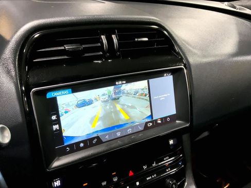 Used 2020 Jaguar F-PACE Premium image 27