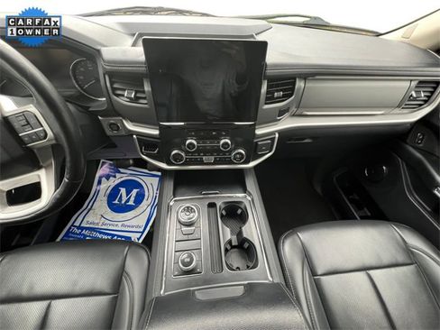 Used 2024 Ford Expedition XLT image 11