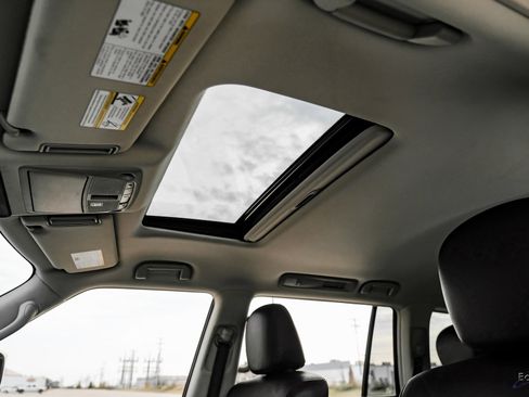 Used 2021 Nissan Armada SL w/ Captain's Chairs Package image 35