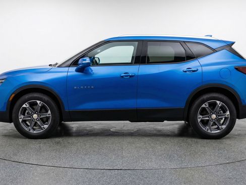 Used 2025 Chevrolet Blazer LT FWD image 5