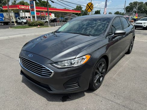 Used 2020 Ford Fusion SE FWD image 3