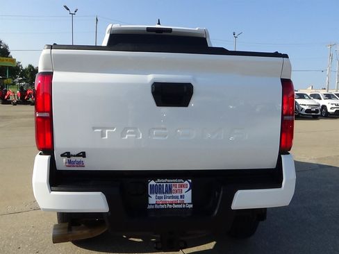 Used 2025 Toyota Tacoma TRD Sport AWD/4WD image 7