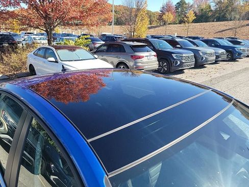 Used 2023 Volkswagen Jetta SE w/ Panoramic Sunroof Package image 40