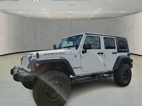 Used 2017 Jeep Wrangler Unlimited Rubicon w/ Connectivity Group image 2