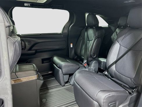 New 2026 Toyota Sienna Platinum image 24