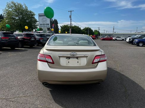 Used 2011 Toyota Camry LE w/ LE Extra-Value Pkg FWD image 4