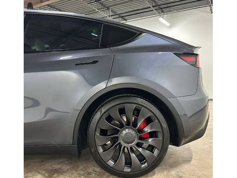 Used 2022 Tesla Model Y Performance image 11