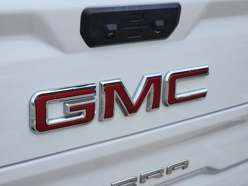 Used 2024 GMC Sierra 1500 AT4 w/ AT4 Preferred Package AWD/4WD image 12