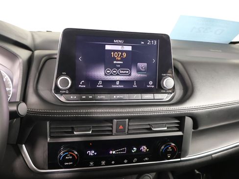 Used 2025 Nissan Rogue SV image 26