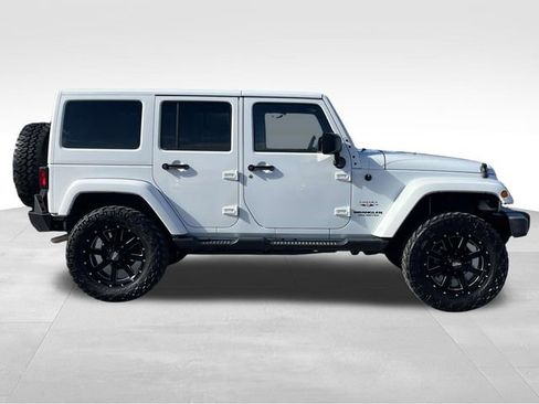 Used 2016 Jeep Wrangler Unlimited Sahara image 8