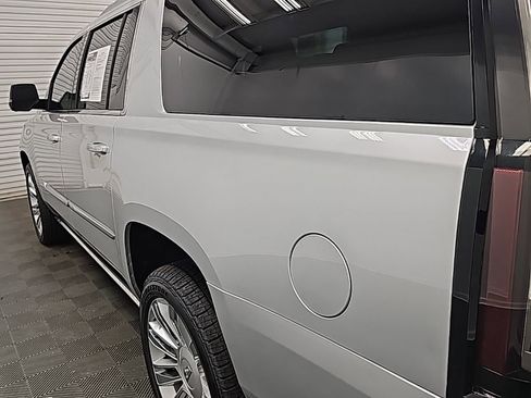 Used 2019 Cadillac Escalade ESV Platinum image 6
