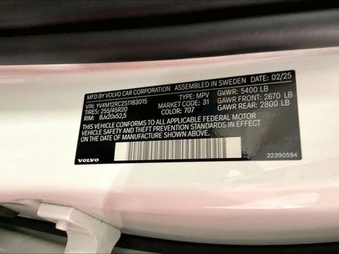 Certified 2025 Volvo XC60 B5 Plus image 36