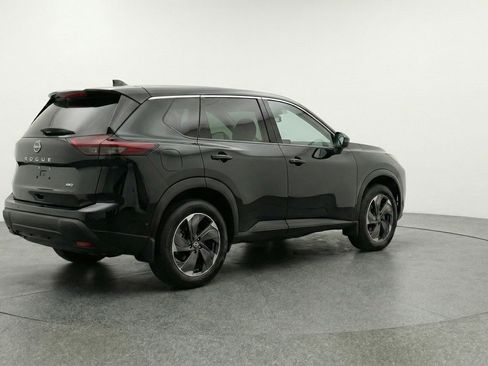 Used 2025 Nissan Rogue SV image 7