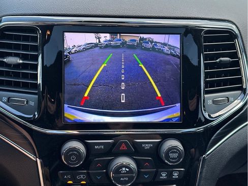 Used 2020 Jeep Grand Cherokee Limited RWD image 5
