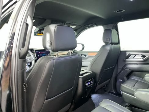 Used 2025 GMC Yukon Denali AWD/4WD image 25