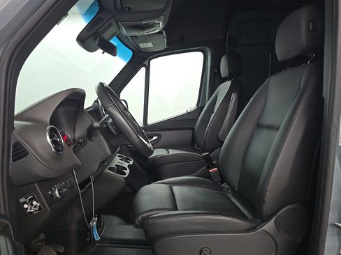 Used 2024 Mercedes-Benz Sprinter 2500 image 7