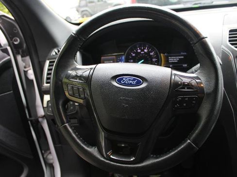Used 2019 Ford Explorer XLT w/ Equipment Group 201A FWD image 9
