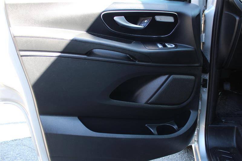 Used 2016 Mercedes-Benz Metris Passenger image 11