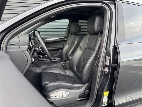 Certified 2023 Porsche Macan image 5