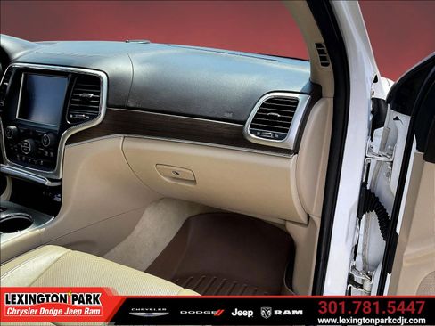 Used 2017 Jeep Grand Cherokee Overland AWD/4WD image 26