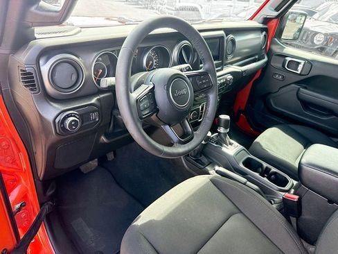 Used 2023 Jeep Gladiator Sport image 10