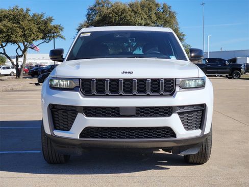 New 2026 Jeep Grand Cherokee Altitude image 7